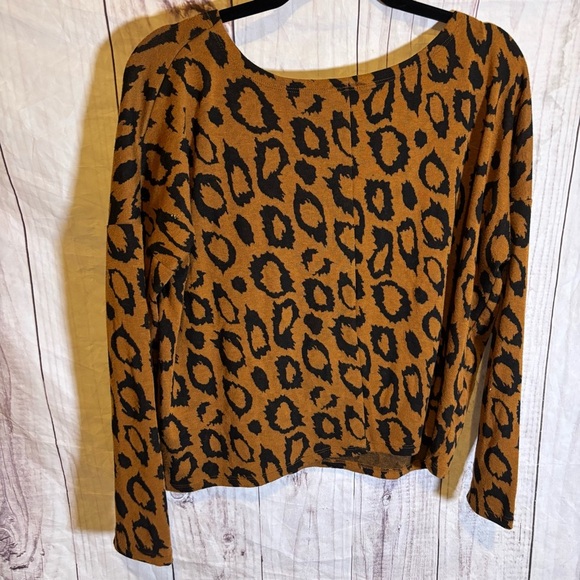 Isle by Melis Kozan Leopard Print Long Sleeve Sweater Knit Top Medium - Picture 4 of 6